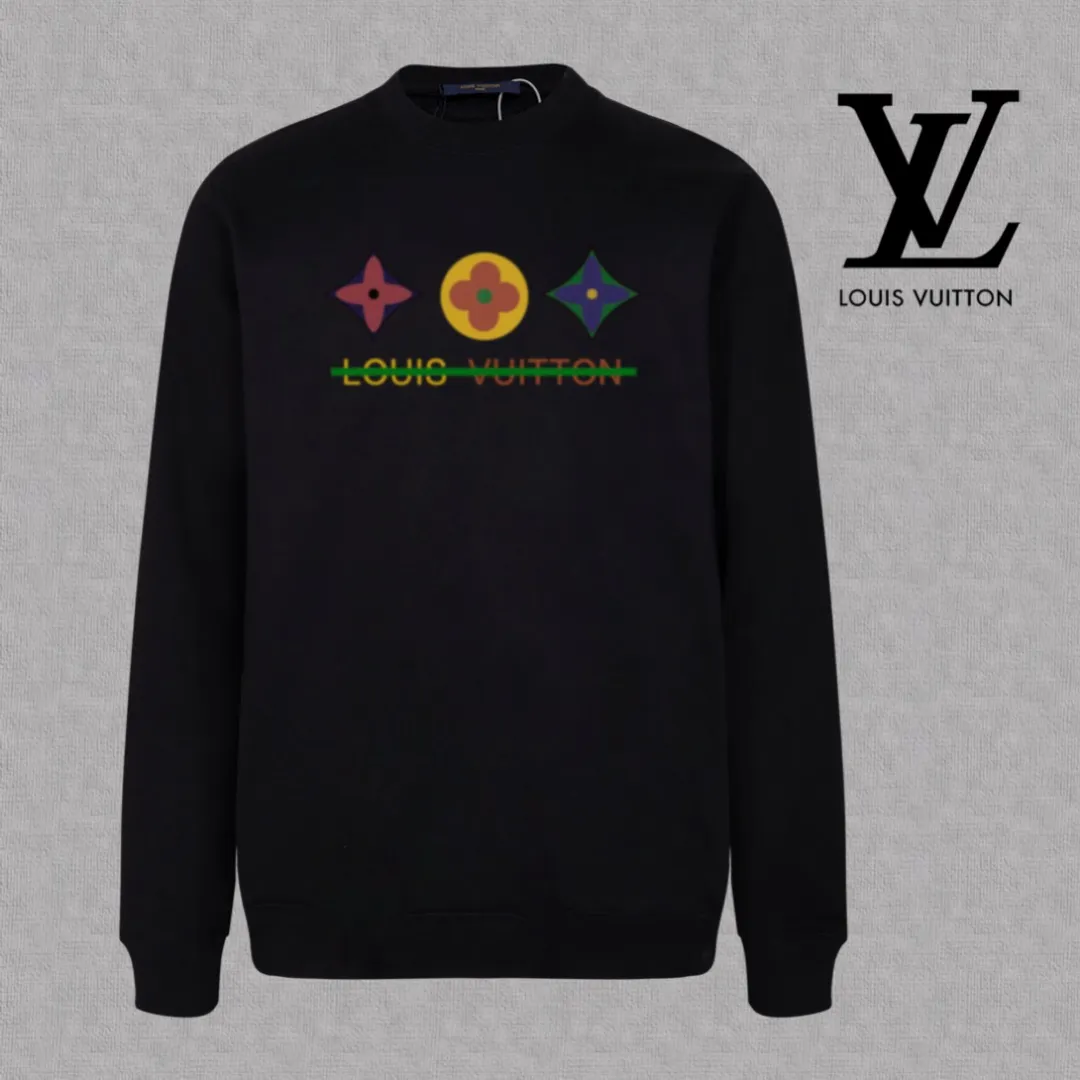 🅿️250 hot style on the shelves🔥❗ 💫〖Louis Vuitton LV〗 Fashionable round neck sweatshirt, casually matched with various styles, it is perfectly handsome😎The whole dress is made of double waistcoats, which makes the whole dress more three-dimensional. Not ordinary factories can do such fine work. The 2025 spring style counters are on sale, exquisite round neck terry sweatshirt, high-end double-strand pure cotton Customized drawstring ribs are dyed in the same vat and are complete with three standards. The chest craftsmanship adopts a simple and elegant pattern on the chest, which is easy to control for any age group! Fit and comfortable! Customized thickened 440g terry sweatshirt fabric, soft and comfortable to the touch, with a three-dimensional shape! 🙌🏻 It’s also very breathable, so it’s a versatile style that can be worn with any outfit! ✔Color: Black White Apricot Size: S M L XL 2XL